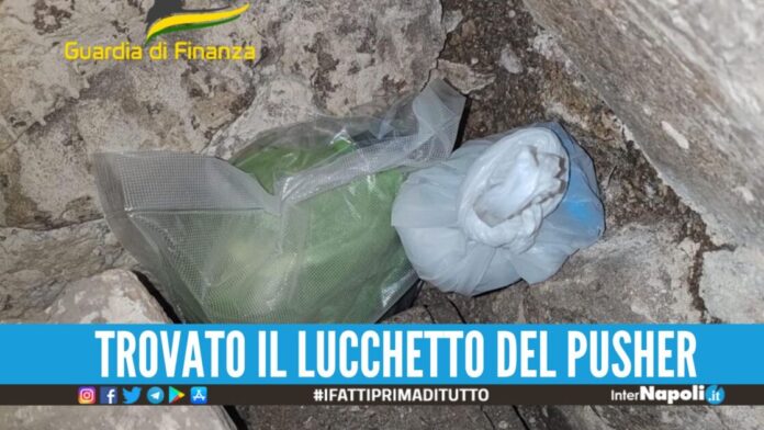 Marijuana nascosa nel barattolo, arrestato per spaccio nel Napoletano