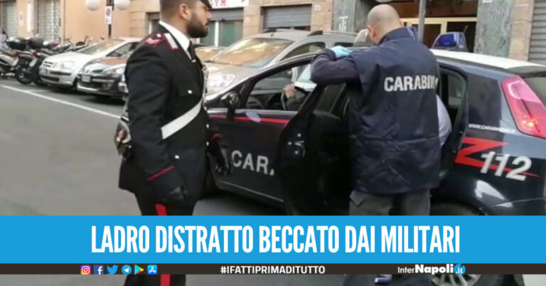 Quarto. Sperona la pattuglia dei carabinieri dopo un furto, lascia la patente ed il cell in auto: catturato