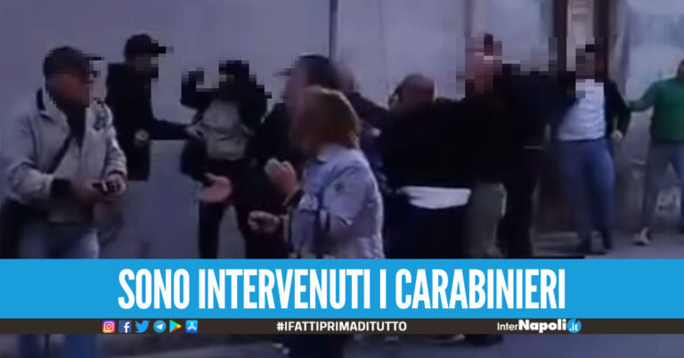 [VIDEO]. Rissa durante un funerale a Brindisi, urla e botte davanti la casa del defunto