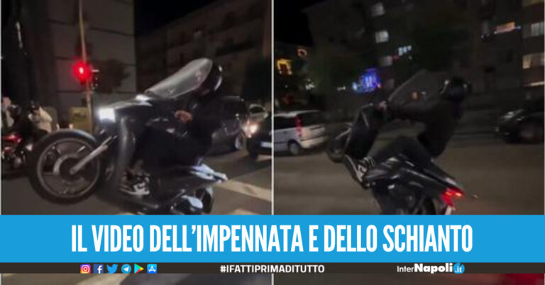 Assurdo a Fuorigrottta, impenna con lo scooter e va a sbattere contro un'auto in sosta