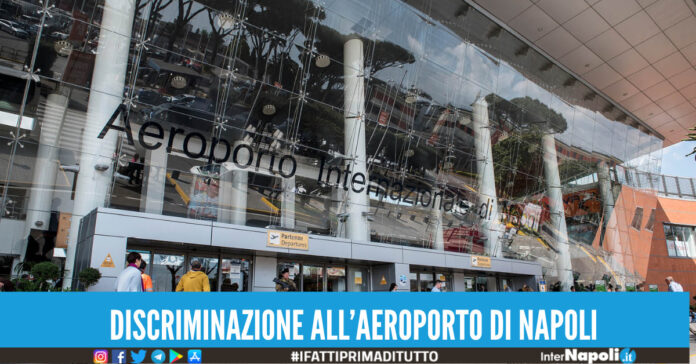 All'aeroporto di Napoli un passeggero viene discriminato da un'operatrice perché parla in napoletano.