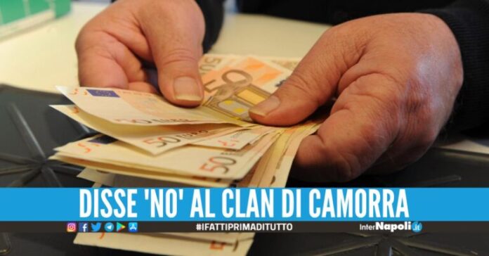 Pensionato vittima del racket del clan Prinno, 2 arresti a Napoli
