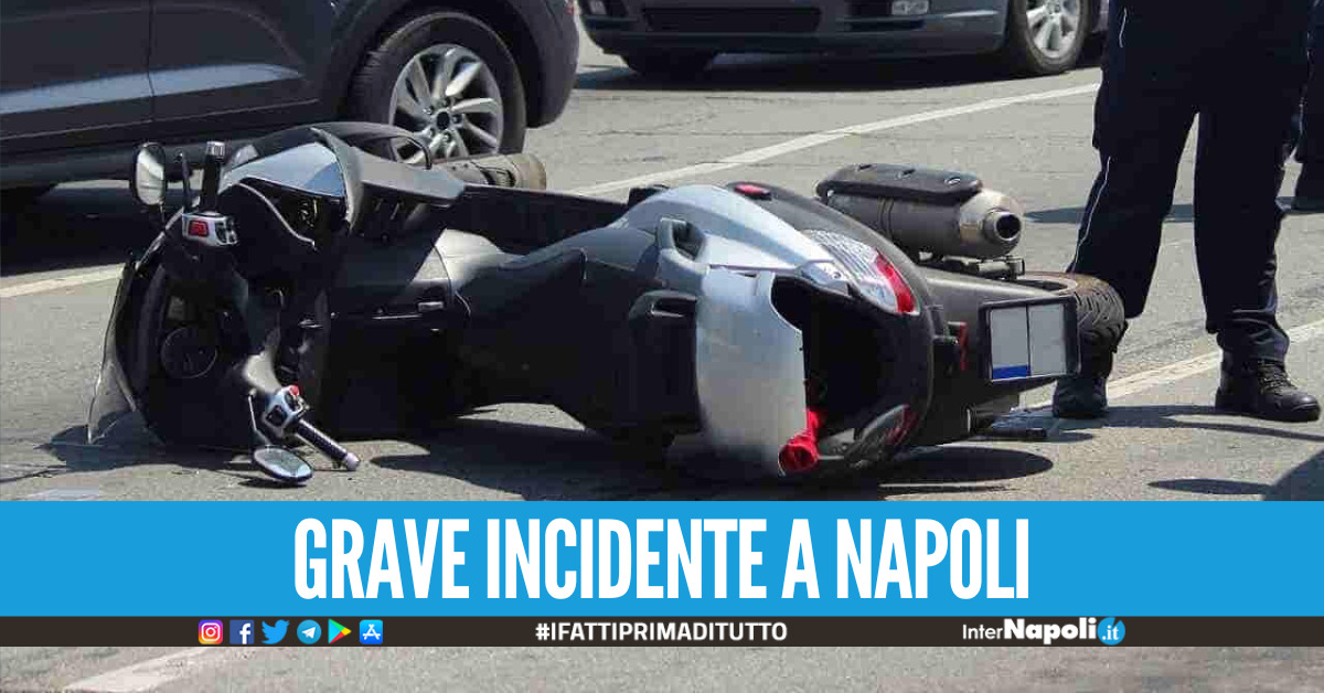 Napoli, denunciati due minorenni: giravano in scooter con