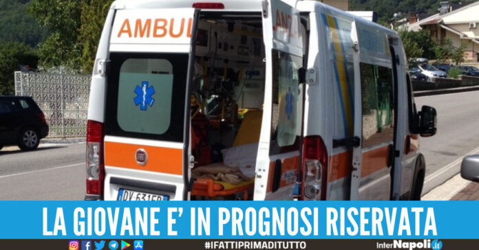 accoltella la compagna di classe caserta