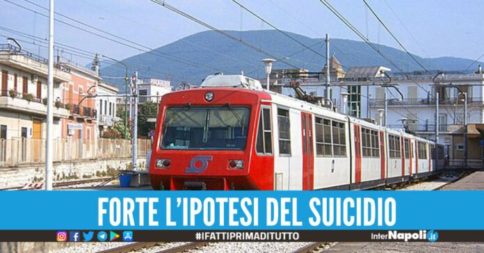 uomo investito circumvesuviana