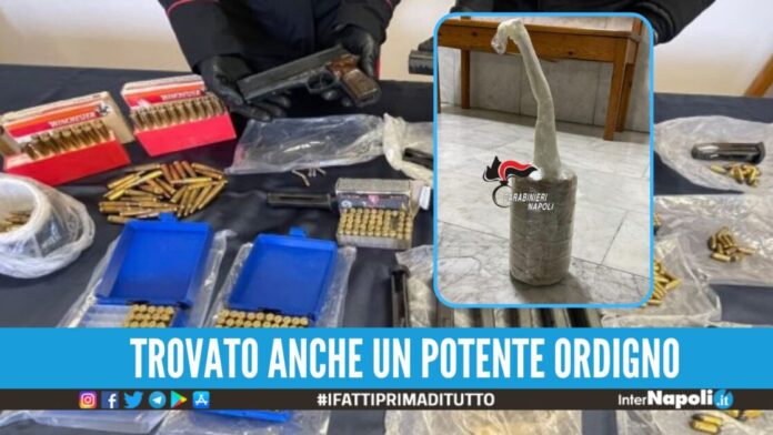 Arsenale scovato a San Giorgio a Cremano, 2 armi collegate ad un furto