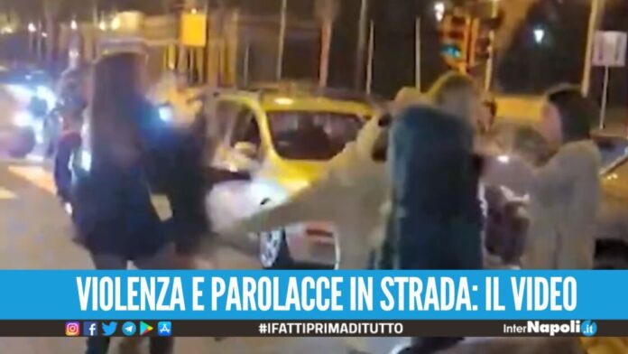 Caos alla Vigilia, sferra un calcio contro una ragazza a Napoli