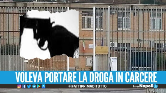 Agente penitenziario punta la pistola contro il comandante, preso nel Salernitano