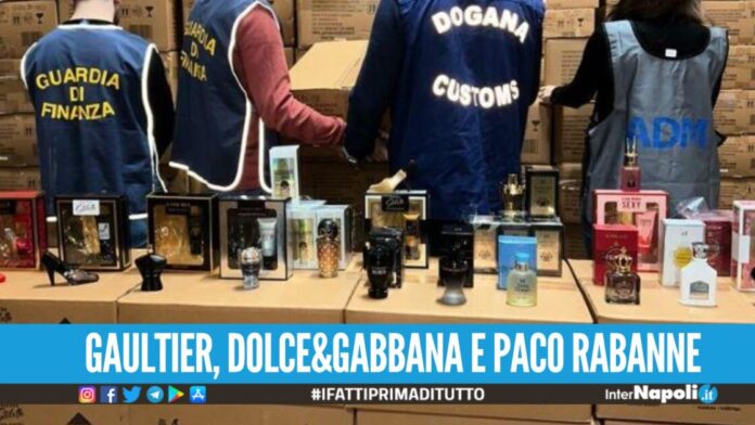 Deposito di profumi 'pezzotti' nel Napoletano, sequestrate 110mila boccette
