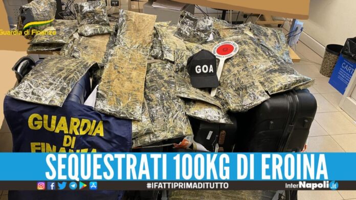 Traffico di eroina a Napoli, fermati 4 'ovulatori' con le valigie a doppio fondo