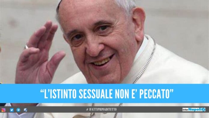 Il papa invita a non confondere l'amore fisico e il piacere sessuale con la lussuria.