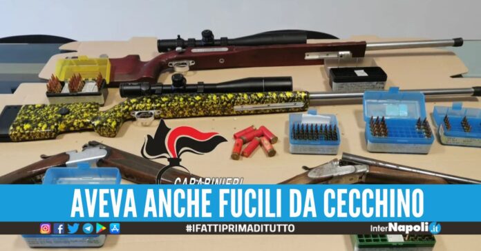 Nascondeva armi d'assalto in casa, scarcerato il ras di Cardito