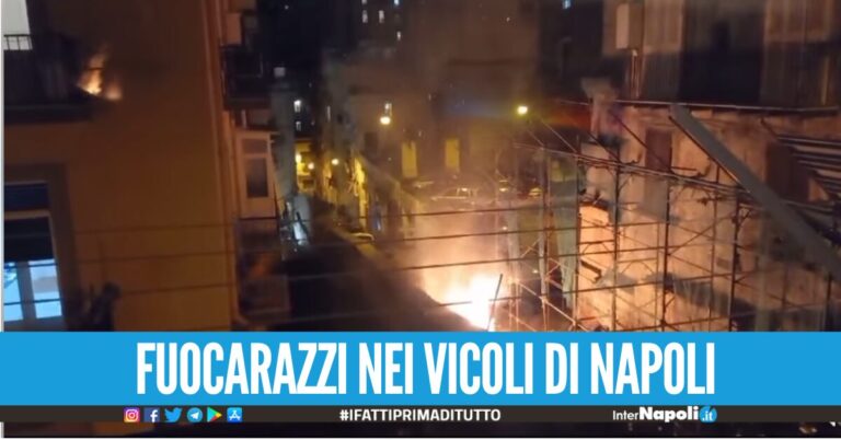 Baby gang scatenate a Napoli, accesi diversi cippi di Sant'Antuono nei vicoli: intervengono i pompieri
