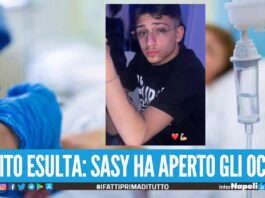Lacrime di gioia a Melito, il 17enne Sasy si è svegliato dal coma era rimasto ferito dai botti a Capodanno