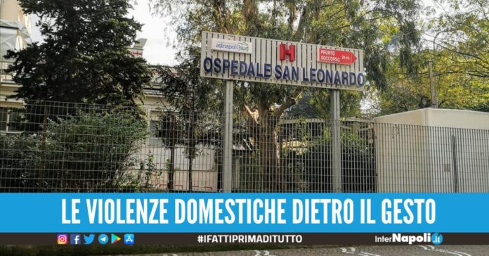 minaccia di darsi fuoco castellammare