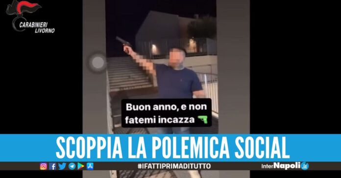 Uomo usa una pistola a capodanno