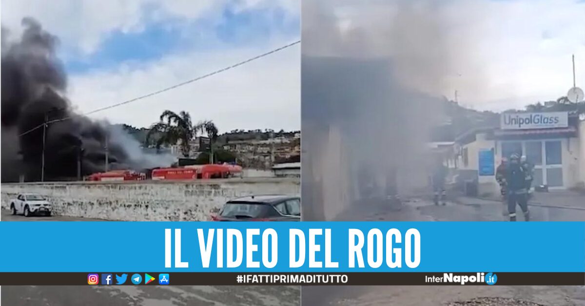 Paura Ad Agnano Scoppia Un Incendio In Un Deposito D Abbigliamento