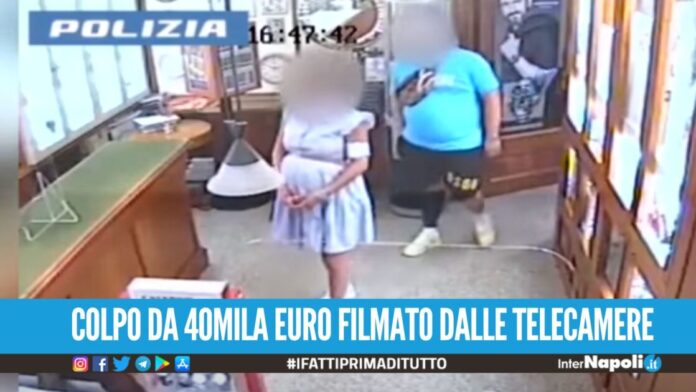 Finge di essere incinta per svaligiare la gioielleria, arrestata insieme ai complici