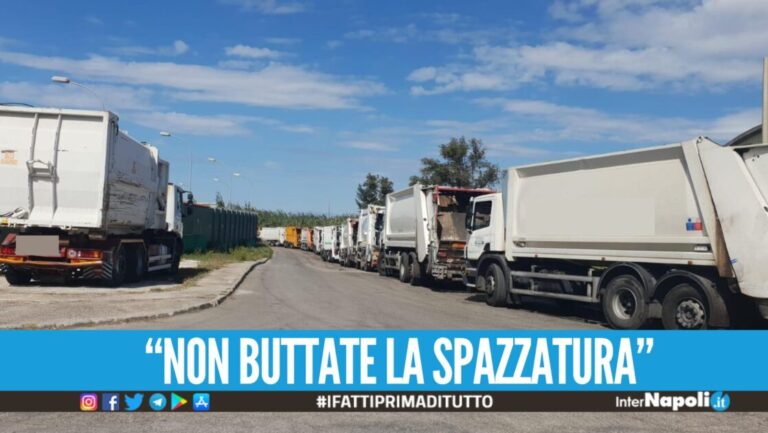 Camion in coda fuori allo Stir di Giugliano, rifiuti in strada a Napoli nord