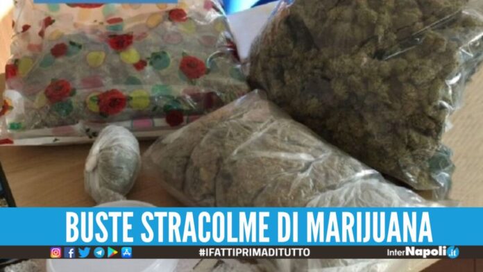 Scovati 2 kg di droga nello scantinato a Napoli, scatta l'arresto. Stamattina gli agenti del Commissariato Dante, nell’ambito