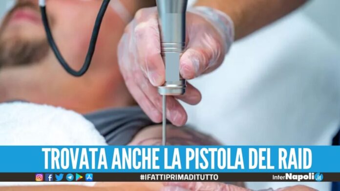 Spara e colpisce il tatuatore a Pomigliano, arrestato un 25enne pregiudicato