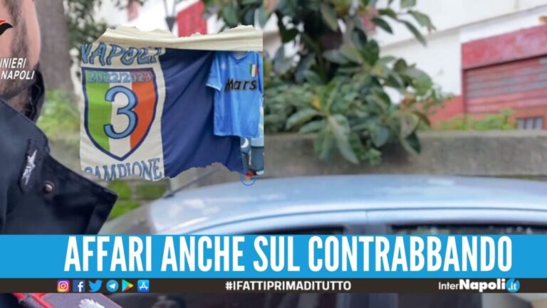Le mani della camorra su sciarpe e bandiere false del Napoli: 4 arresti
