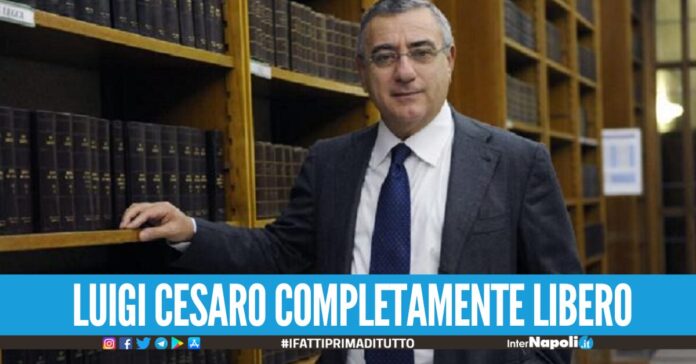 Revocati i domiciliari a Luigi Cesaro, è indagato per concorso esterno in associazione mafiosa e corruzione elettorale aggravata