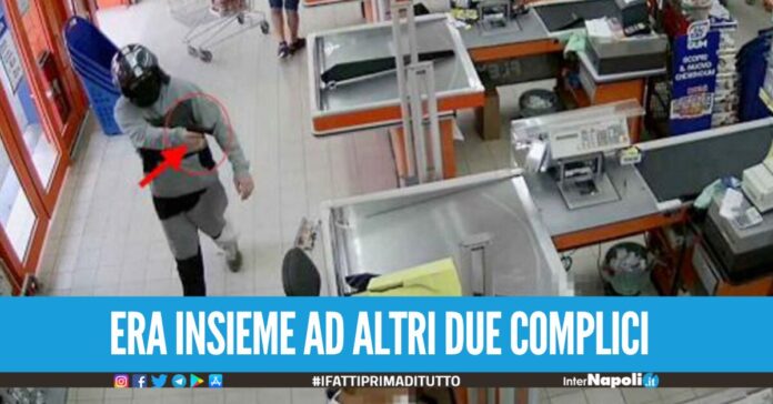 Arrestato per una rapina in un supermercato a Pozzuoli, scarcerato uno della banda