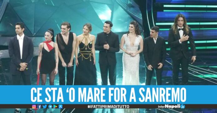 Il cast di 'Mare Fuori' sul palco del Festival di Sanremo testo contro la violenza sulle donne