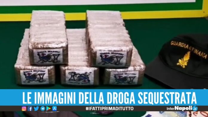 Spunta un altro carico di hashish marchiato 'Forza Napoli', bloccati 2 corrieri