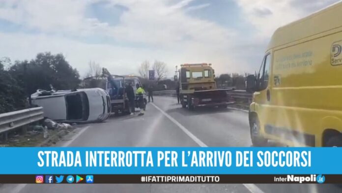 Scontro frontale tra 2 auto a Casoria, ci sono un morto e un ferito