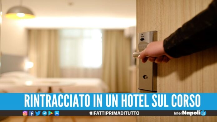 Tenta di andare a Madrid con un documento rubato, bloccato a Secondigliano