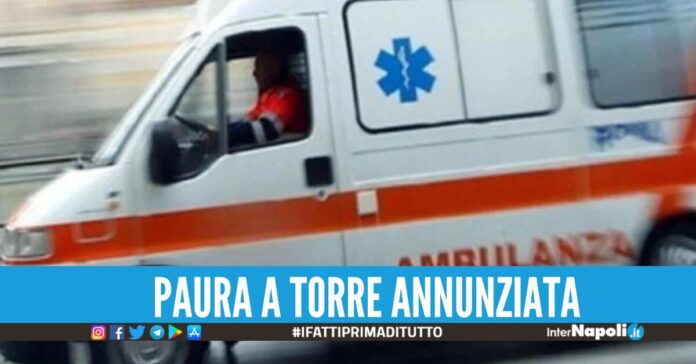 cade dal balcone torre annunziata