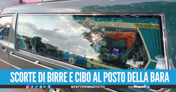 Assurdo nel Salernitano, carro funebre trasformato in un camper per vacanze