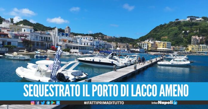 Clamoroso ad Ischia, sequestrato l'intero porto di Lacco Ameno stagione turistica a rischio