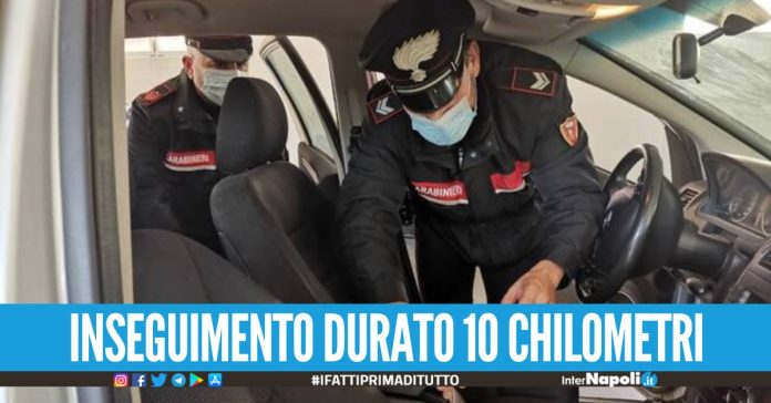 Inseguimento da Sant'Antimo fino alla zona Asi di Giugliano, poi la fuga a piedi è caccia ai banditi