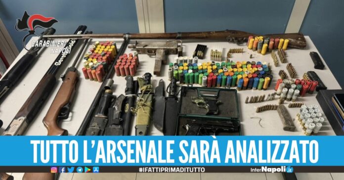 Maxi sequestro tra Marano e Quarto trovate armi, pugnali da guerra e un mitragliatore