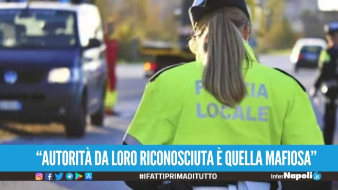 Vigilesse chiesero aiuto all’autista del boss dopo le offese dell'automobilista