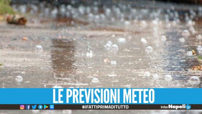 Weekend con grandine e temporali, c'è l'allerta meteo a Napoli