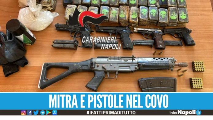 Arsenale scovato nel rione Scampia, c'erano anche 17 kg di hashish