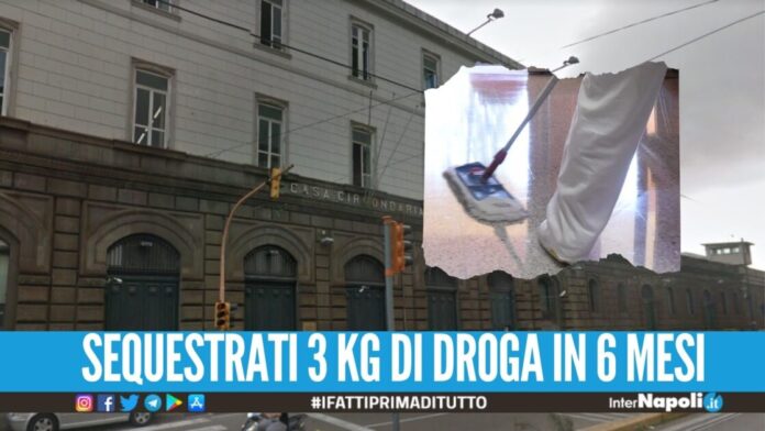 Faceva le pulizie nel carcere di Poggioreale ma nascondeva 200 grammi di fumo