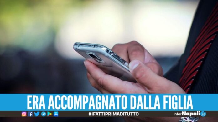 Scippa i turisti nel centro storico di Napoli, beccato grazie alle telecamere