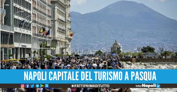 napoli turisti pasqua 2024