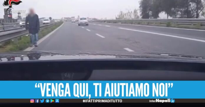[VIDEO]. Cammina a piedi sull'Asse Mediano a Giugliano, salvato dai carabinieri