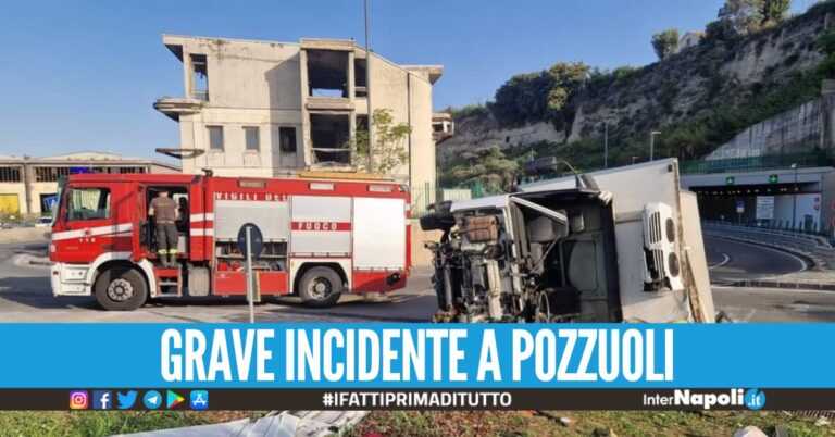Camion si ribalta all’uscita del tunnel a Pozzuoli: due feriti, grave l’autista