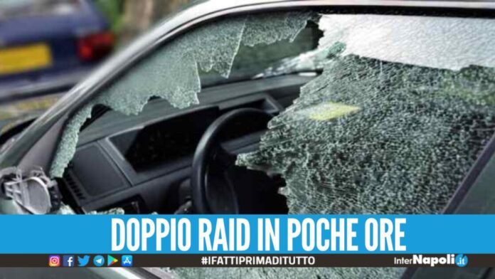 Vandali in azione nel Napoletano, distrutti i finestrini di bus e auto