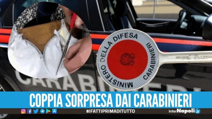 Lei con la droga nel reggiseno, lui la teneva in bocca: bloccati a Napoli