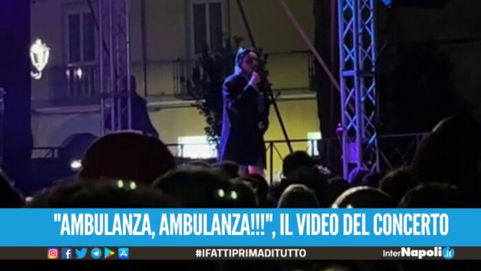 Malore per una fan di Arisa, la cantante ferma il concerto: 