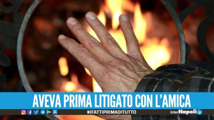 Lancia la 'fornacella' contro i carabinieri, 36enne arrestato a Napoli