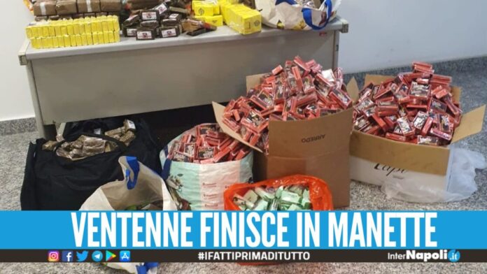 Nasconde 350 kg di hashish nei pacchetti di Tronky e Pocket Coffe, maxi sequestro a Roma